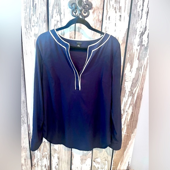 Ann Taylor Tops - Ann Taylor V Neck Top White Trim Size Medium